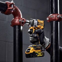 Аккумуляторный ударный гайковерт DeWALT DCF921N Solo Thumb