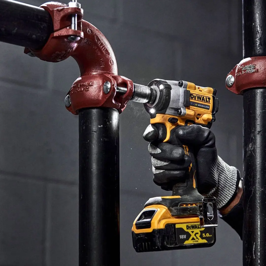 Masina de insurubat cu impact si acumulator DeWALT DCF922D2T Set