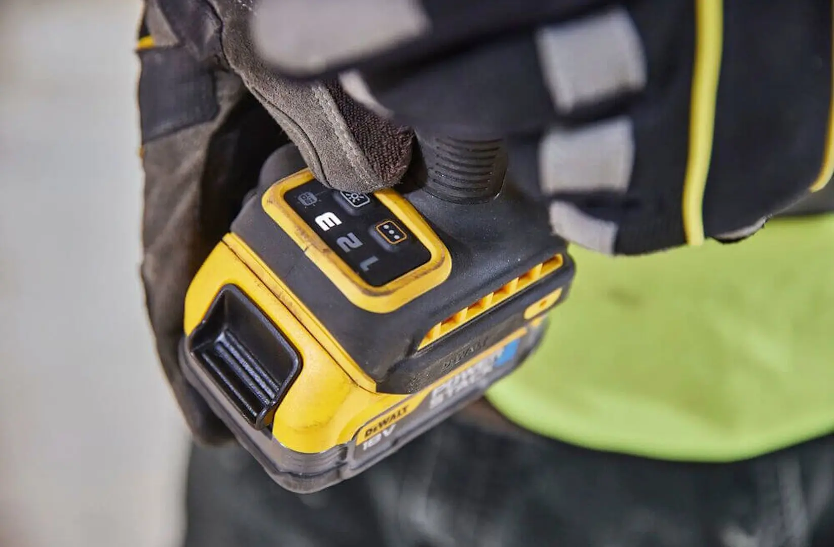 Гайковерт аккумуляторный Dewalt DCF860N