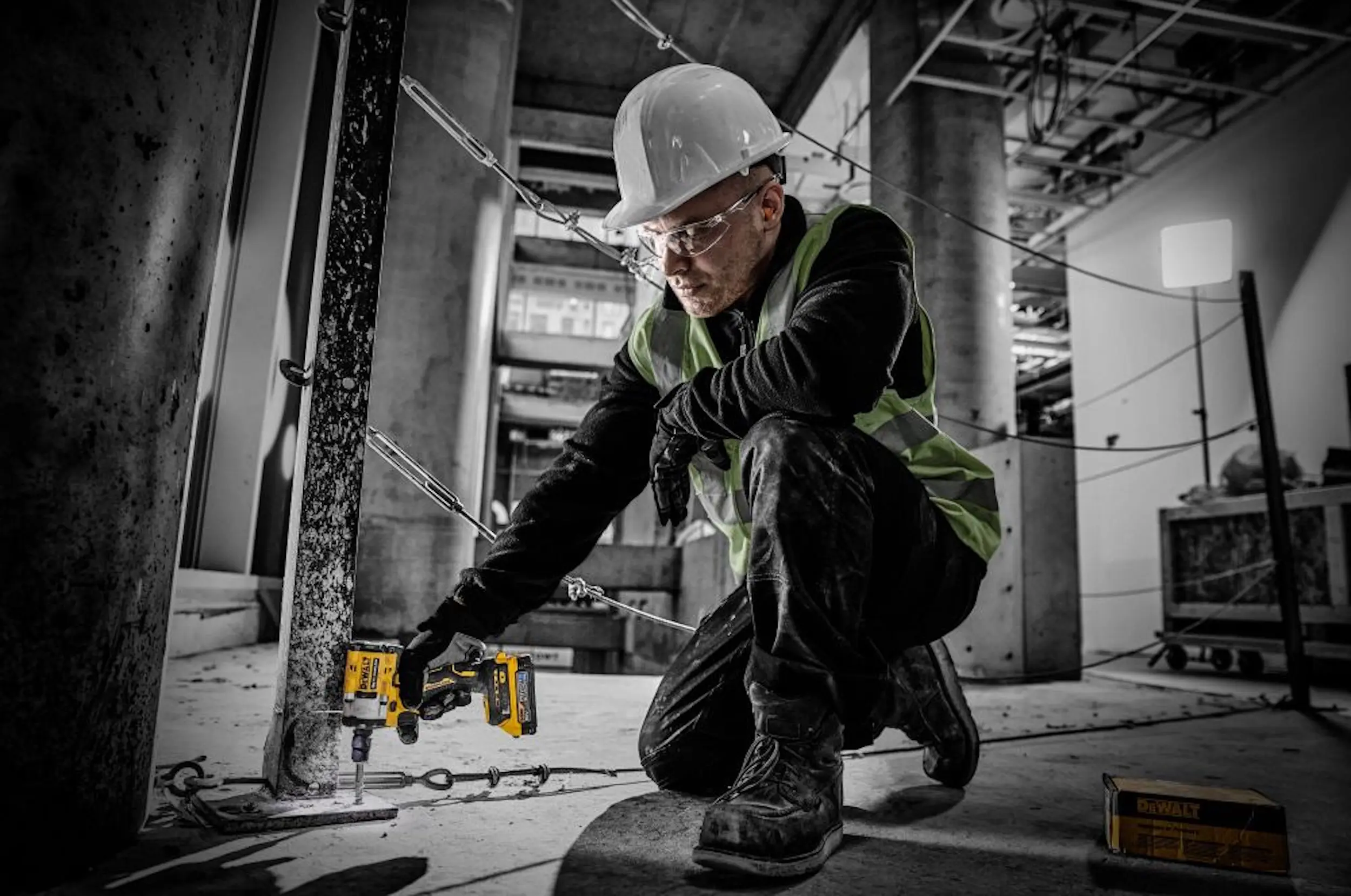 Гайковерт аккумуляторный Dewalt DCF921NT XR BL - 4