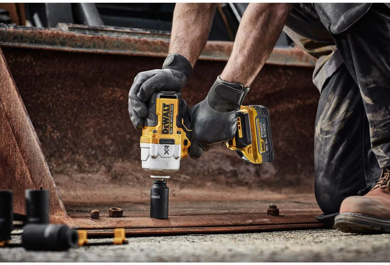 Masina de insurubat cu acumulator Dewalt DCF961H2T
