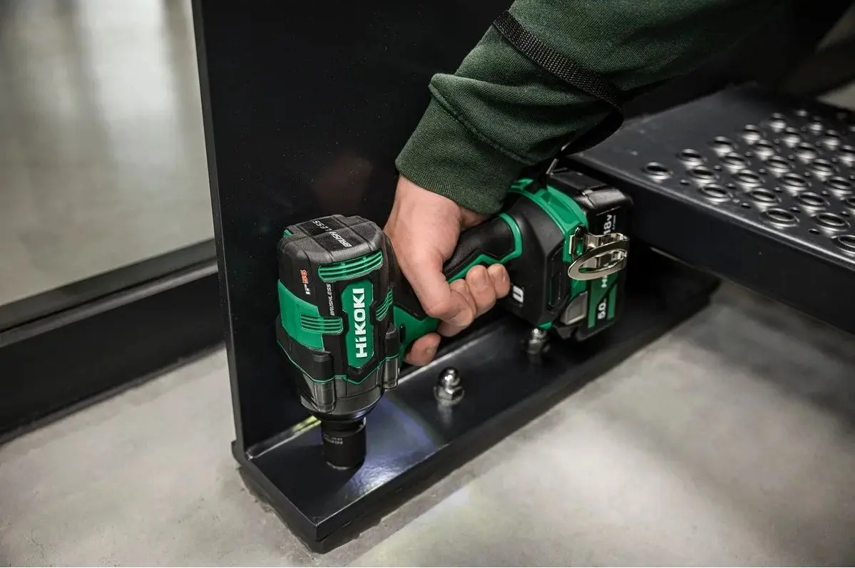 Masina de insurubat cu impact cu acumulator Hikoki WR18DHWPZ