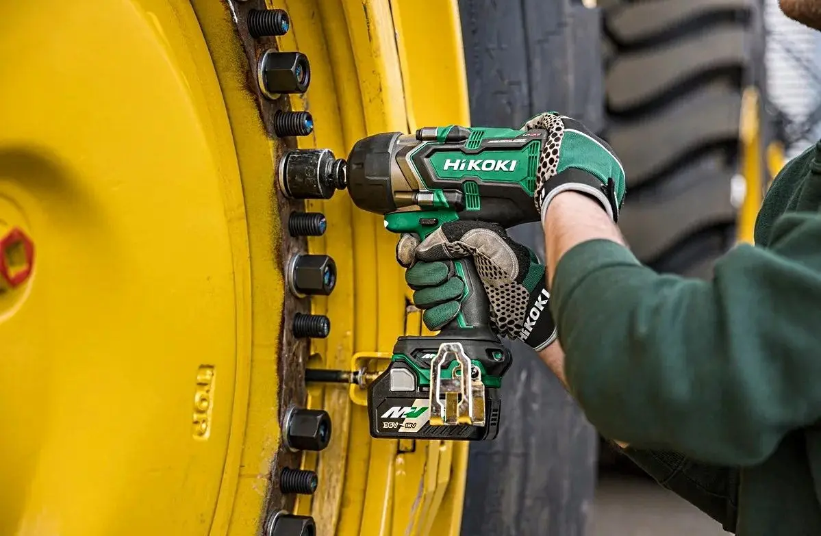 Masina de insurubat cu impact cu acumulator Hikoki WR36DFWRZ