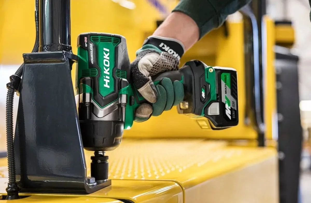 Masina de insurubat cu impact cu acumulator Hikoki WR36DGWRZ