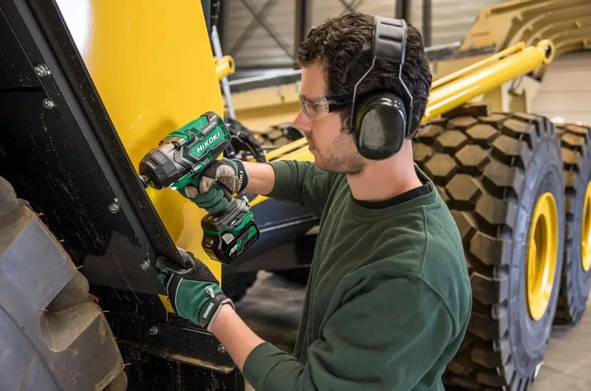 Masina de insurubat cu impact cu acumulator Hikoki WR36DGWRZ