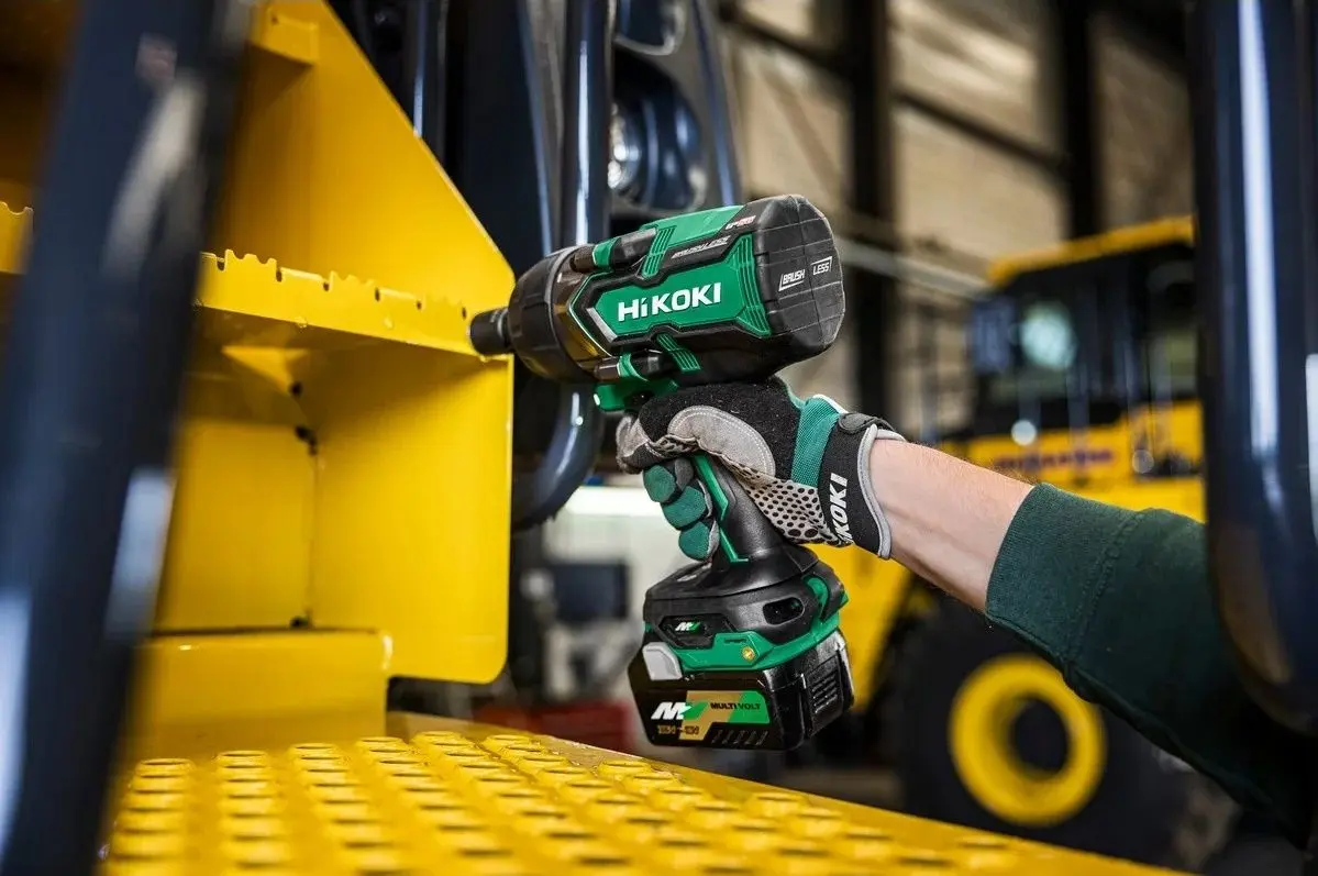 Masina de insurubat cu impact cu acumulator Hikoki WR36DGWRZ