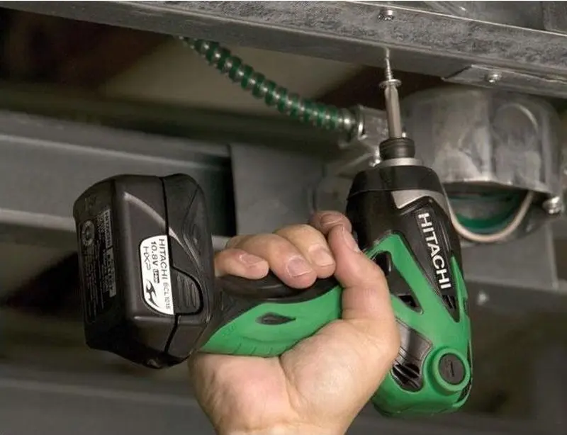 Аккумуляторный ударный шуруповерт Hitachi WH10DL-TL Set