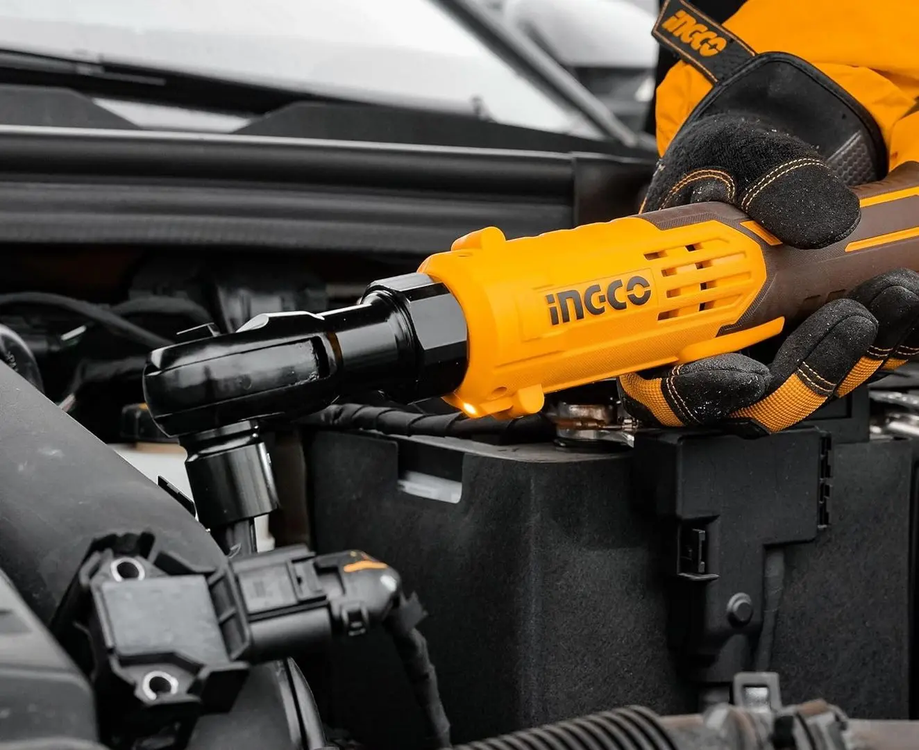 Аккумуляторный угловой гайковёрт Ingco CDRLI2060152