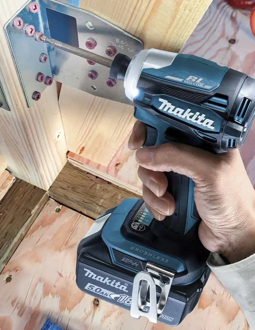 Аккумуляторный ударный шуруповерт Makita DTD172Z