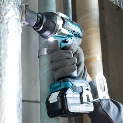 Аккумуляторный ударный гайковерт Makita DTW700Z Thumb