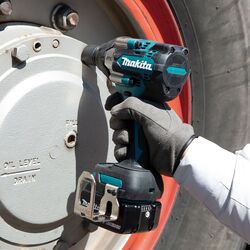 Аккумуляторный ударный гайковерт Makita DTW700Z Thumb