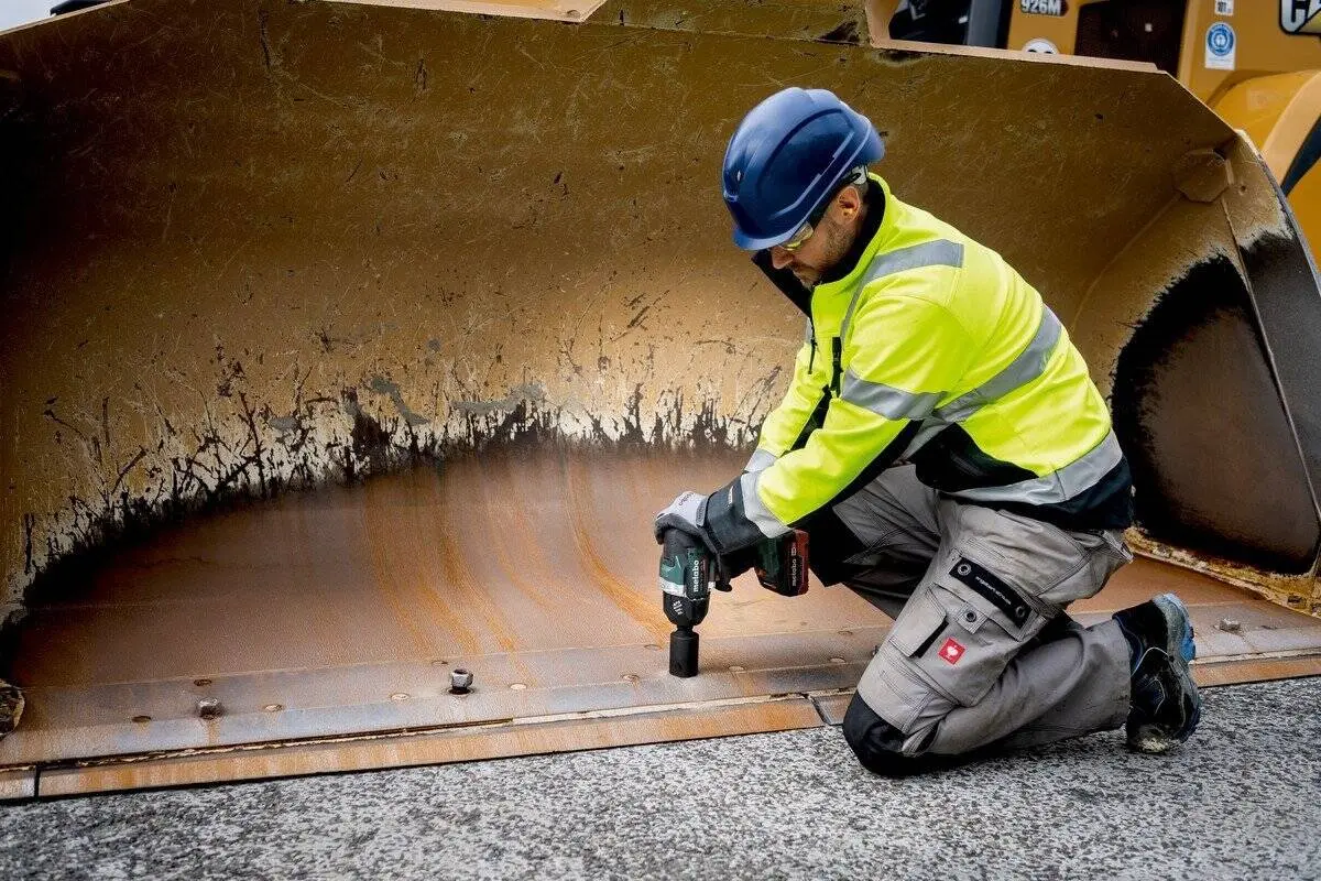 Аккумуляторный ударный гайковерт Metabo SSW 18 LTX 1450 BL Solo - 3