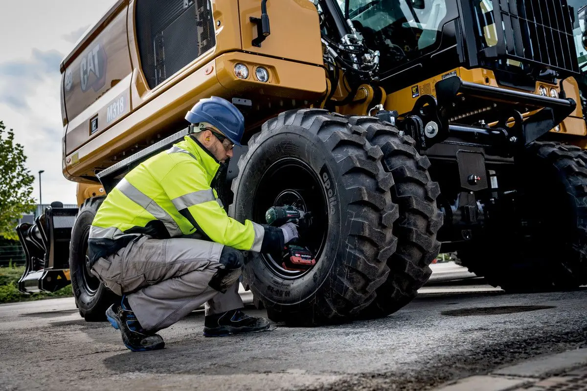 Masina de insurubat cu impact si acumulator Metabo SSW 18 LTX 1750 BL Solo