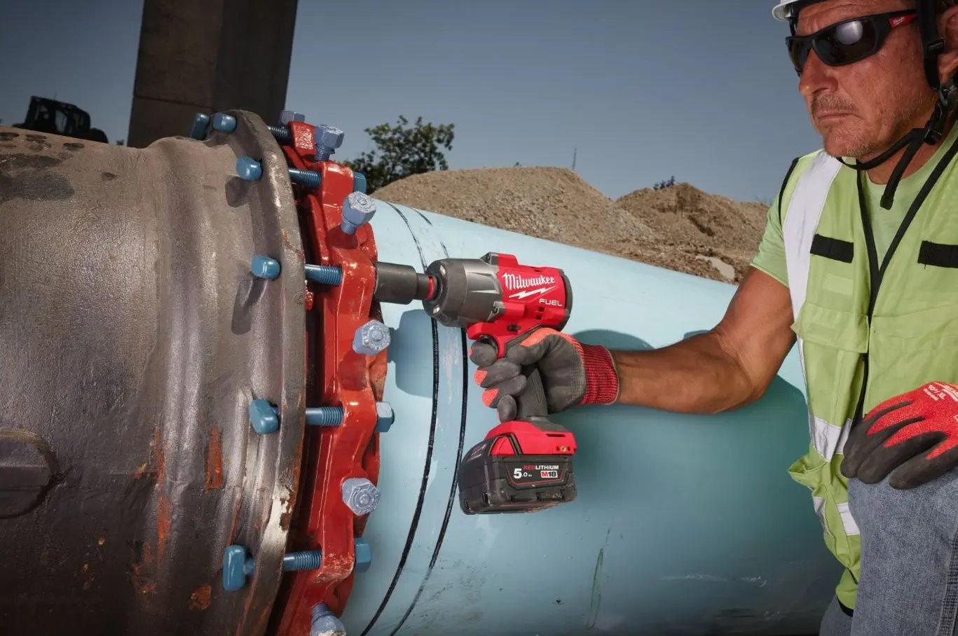 Аккумуляторный ударный гайковерт Milwaukee M18FHIW2F12-0