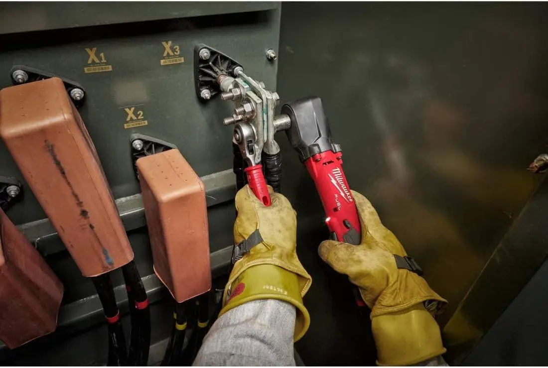 Аккумуляторный ударный угловой гайковерт Milwaukee M12 Fuel FRAIWF12-0 Solo