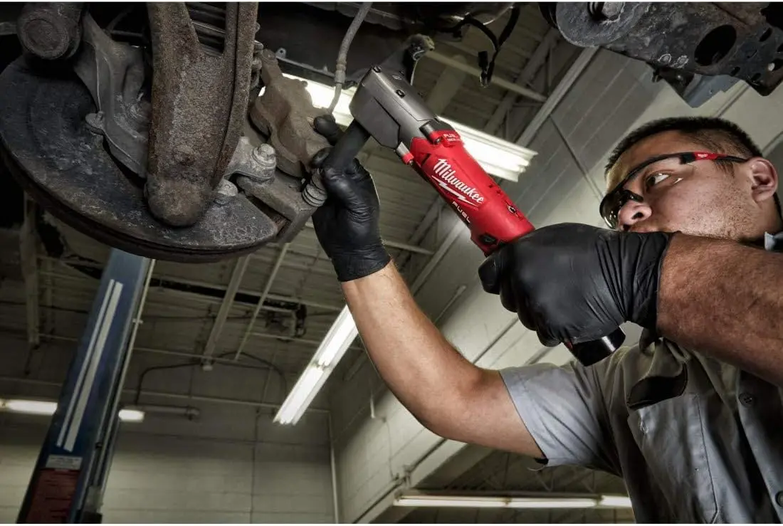 Аккумуляторный ударный угловой гайковерт Milwaukee M12 Fuel FRAIWF12-0 Solo