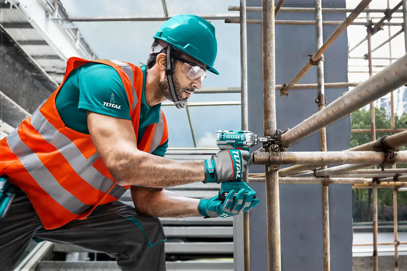 Аккумуляторный ударный гайковерт Total TIWLI2085 2x4.0Ah