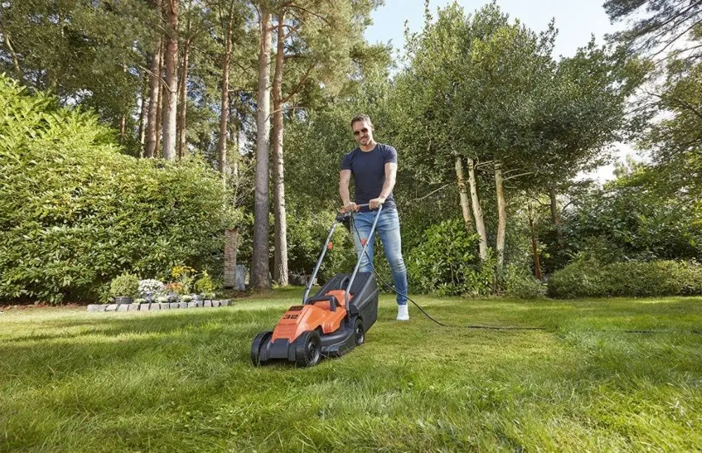 Masina de tuns iarba electrica Black&Decker BEMW451