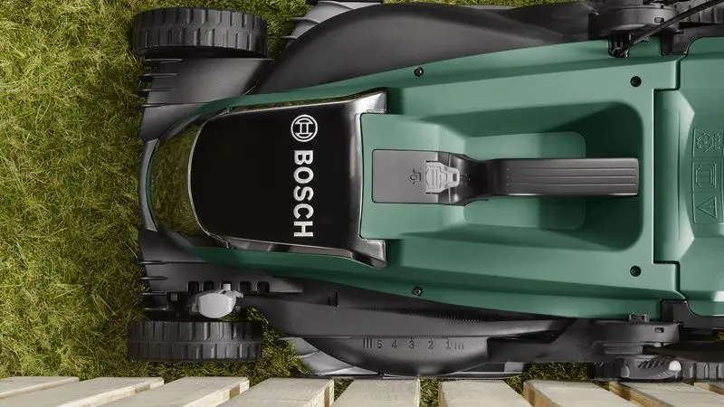 Masina de tuns iarba electrica Bosch UniversalRotak 450