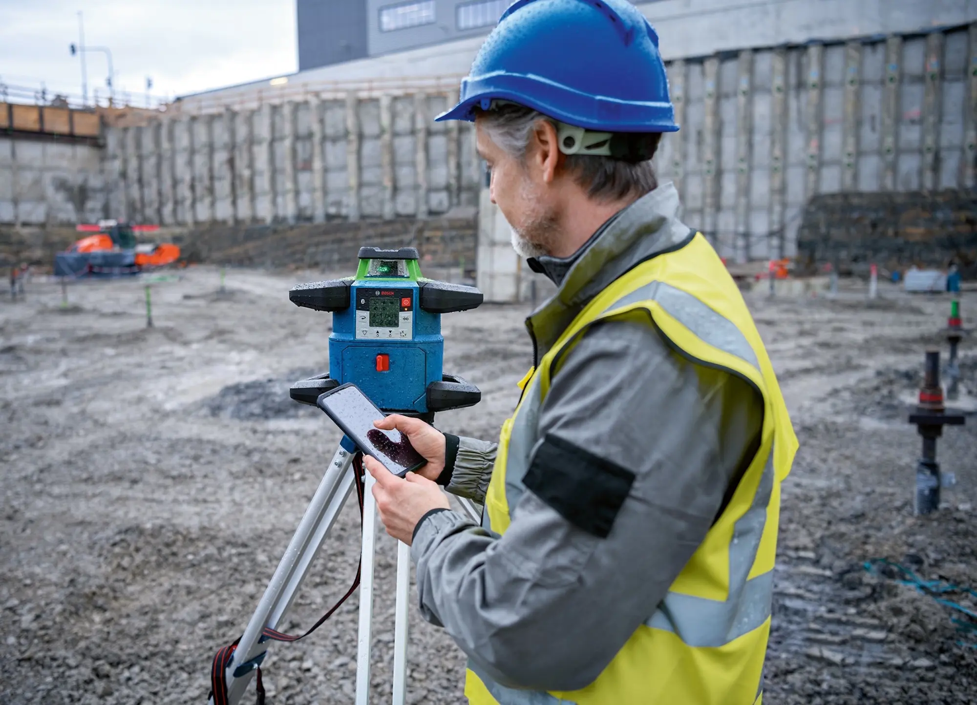 Nivela cu laser Bosch GRL 650 CHVG + stativ BT 300HD (06159940PS)