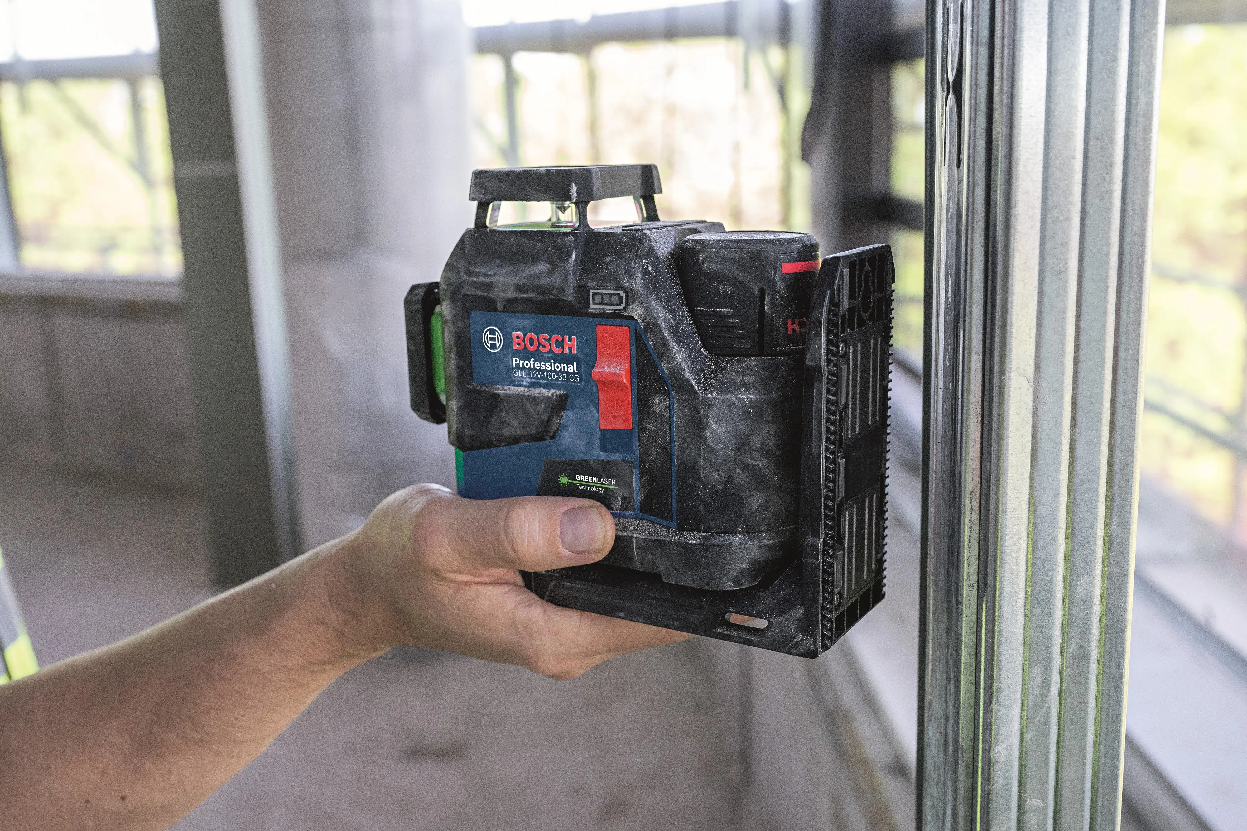 Nivela cu laser Bosch Professional GLL 12V-100-33 CG (B0601065400)