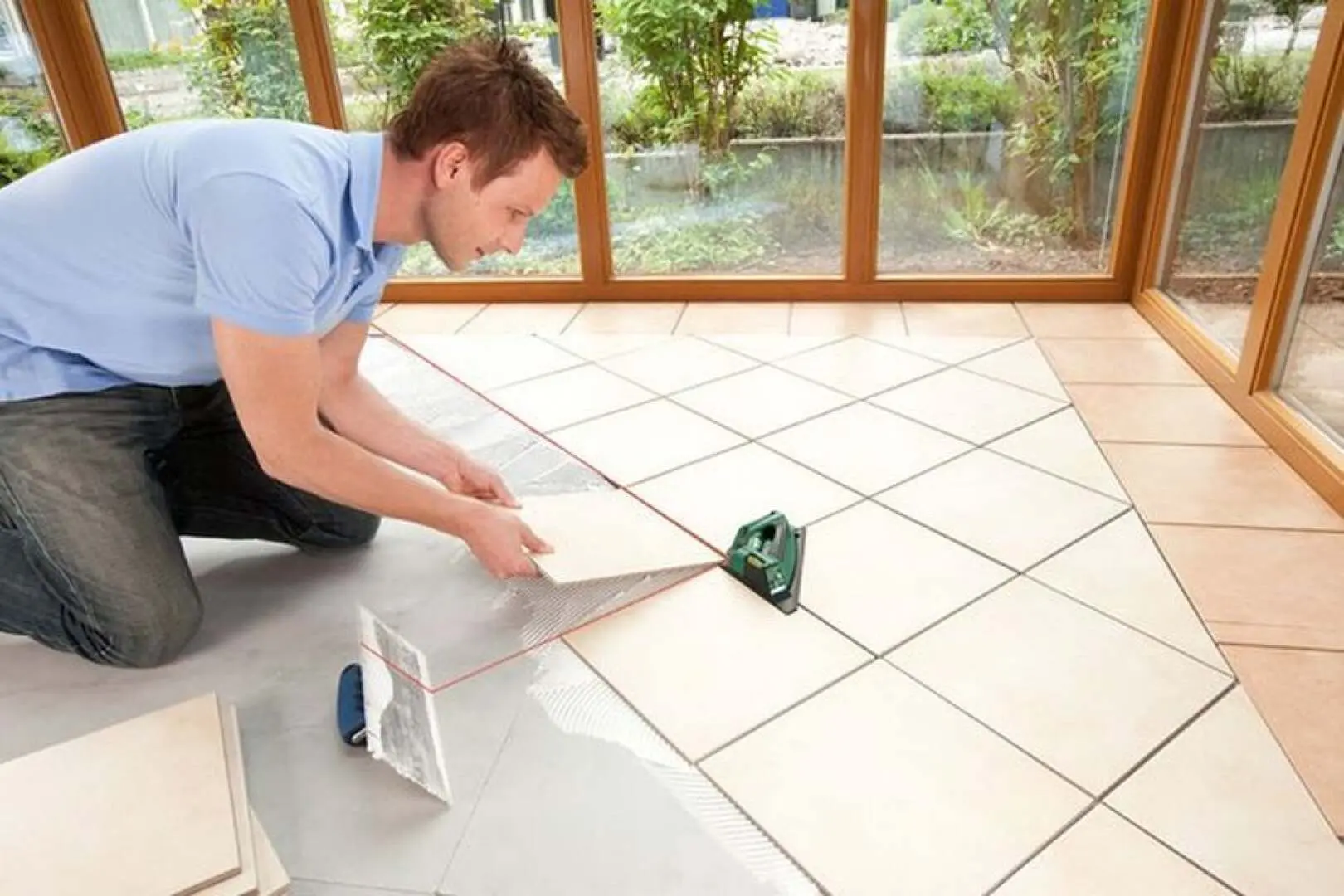 Nivelă cu laser Bosch PLT 2