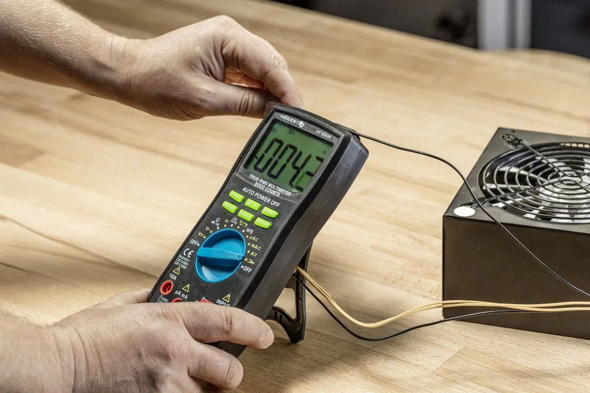 Multimetru digital Hoegert HT1E604