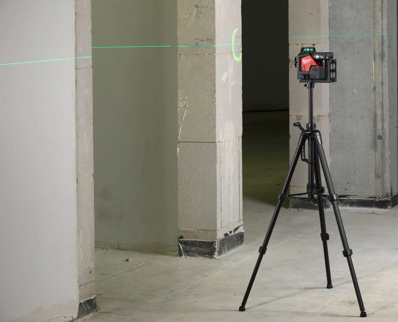 Штатив для лазерного нивелира Milwaukee TRP120