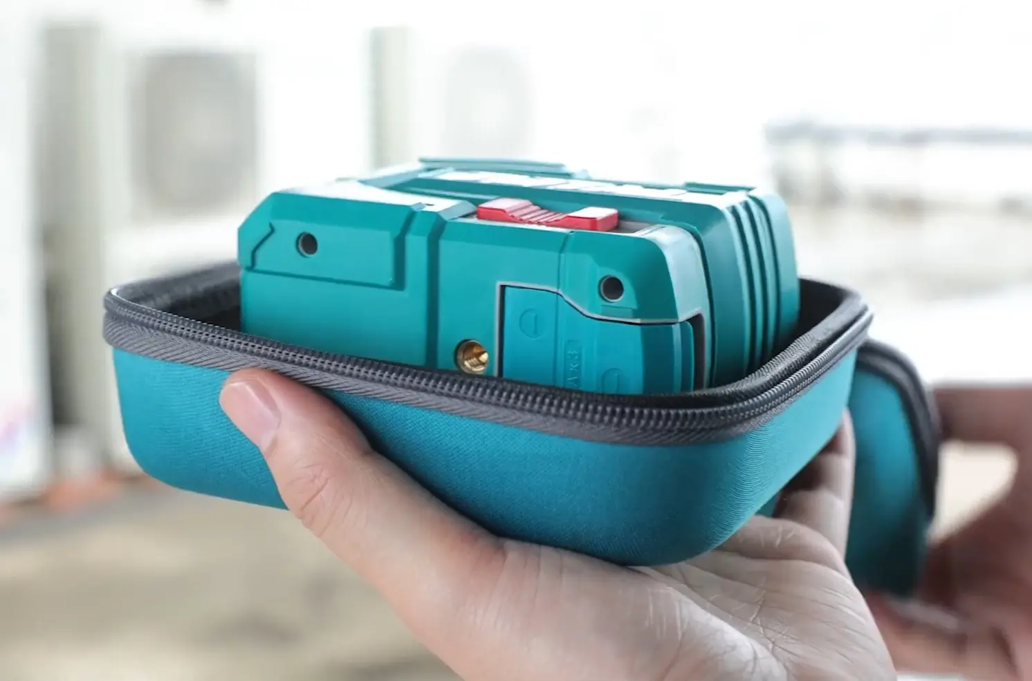 Лазерный нивелир Total TLL156601