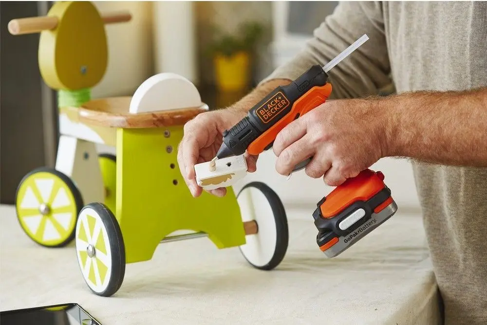 Pistol de lipit cu acumulator Black&Decker BDCGG12N Solo