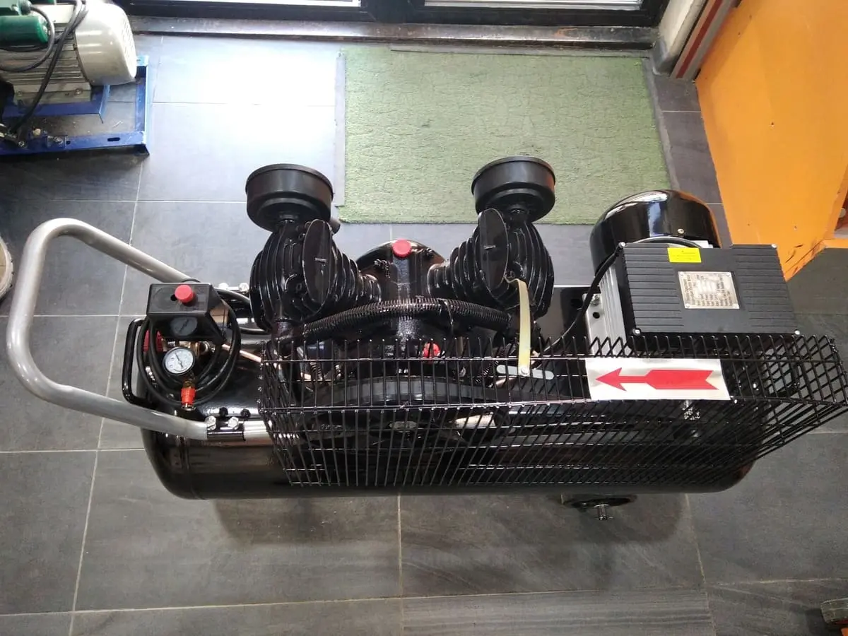 Compresor cu ulei Technoworker MVE 100 L