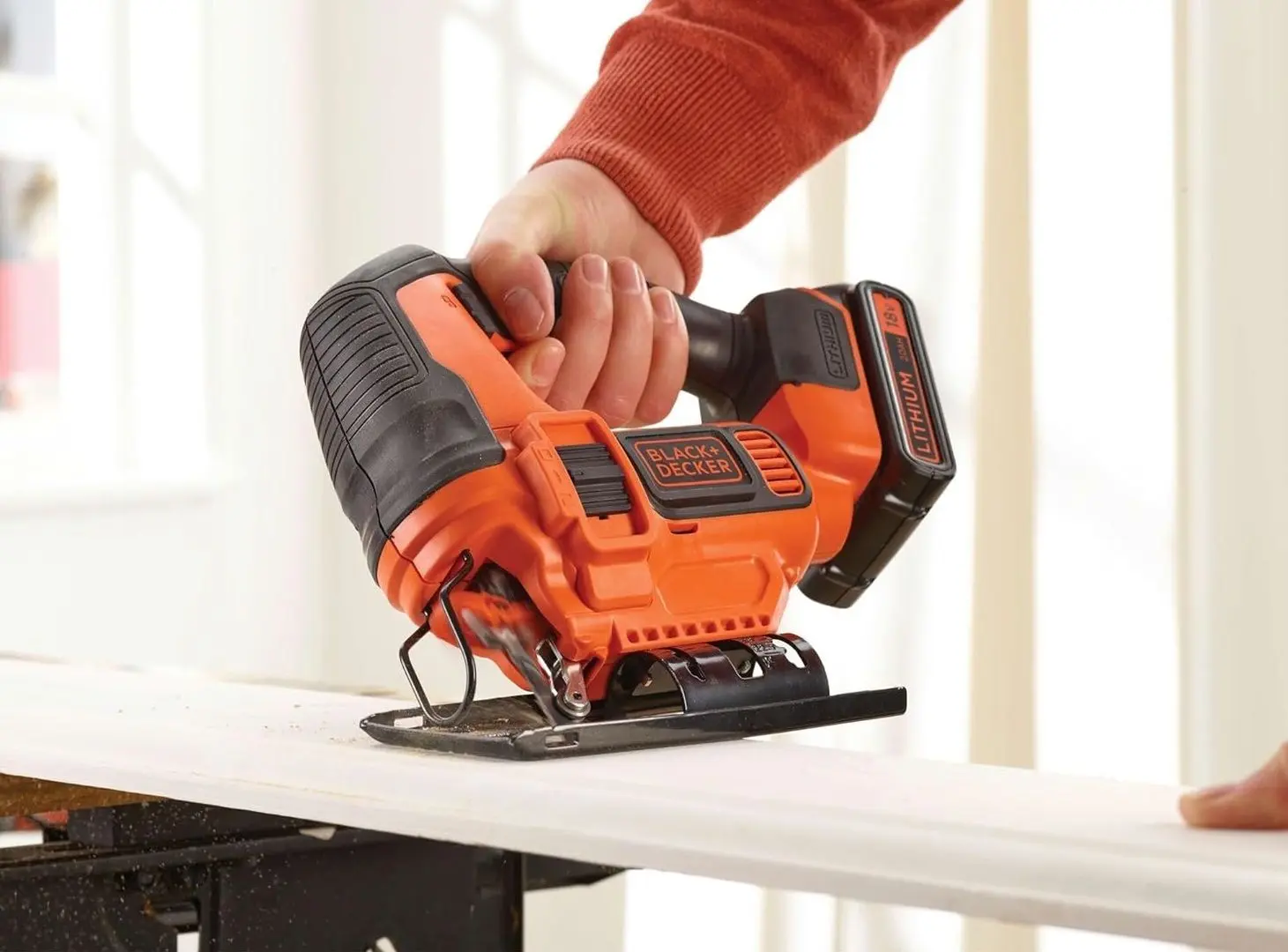 Лобзик аккумуляторный Black&Decker BDCJS18N-XJ (Black/Orange)