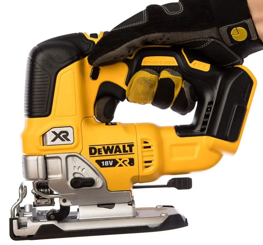 Лобзик аккумуляторный Dewalt DCS334N