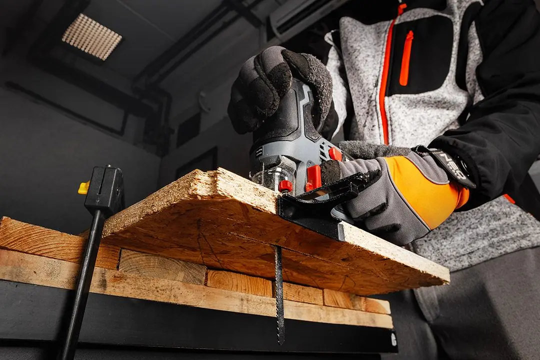 Fierastrau vertical cu acumulator Graphite 58GE145 Solo