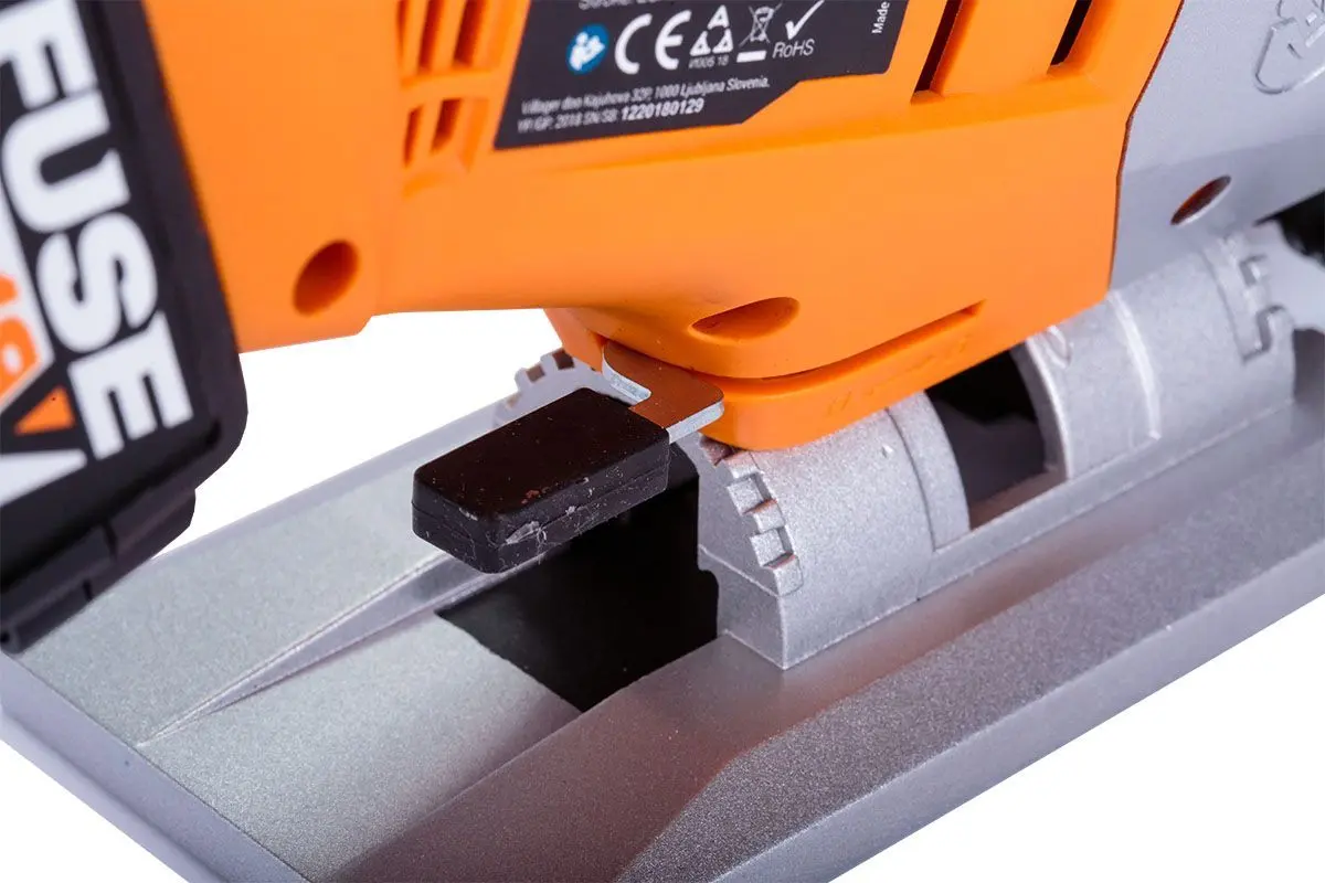 Электролобзик Villager Fuse VLN 1120 Solo