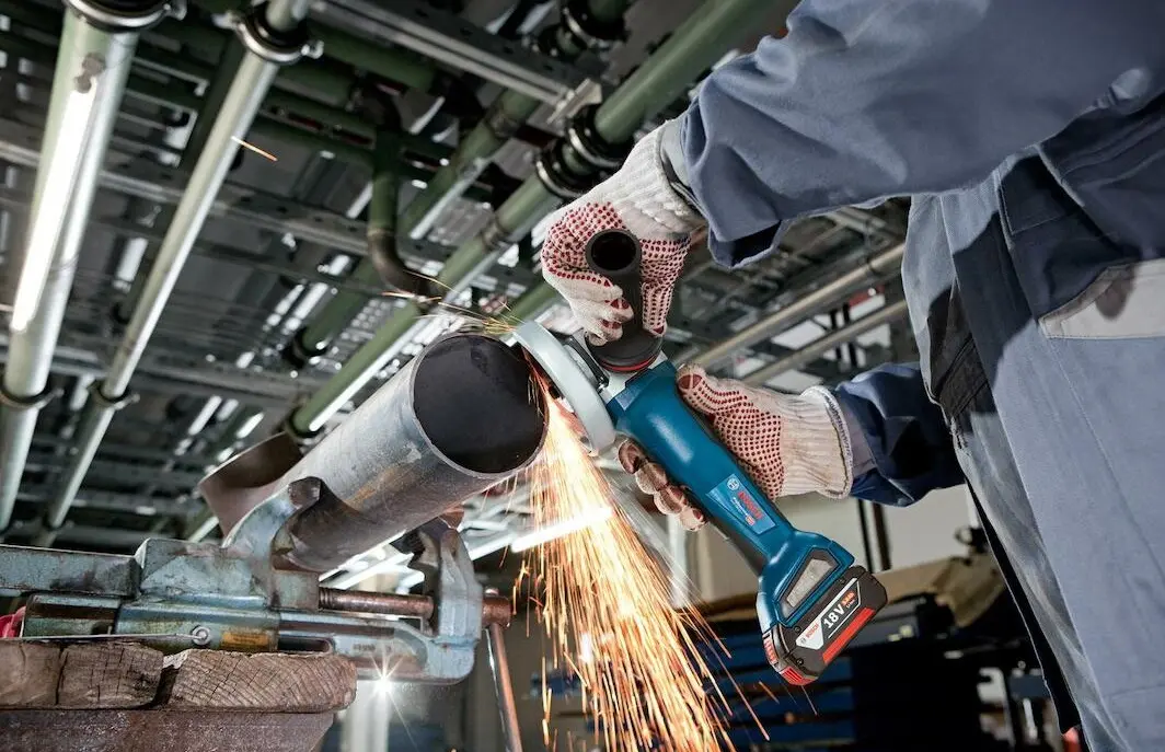 Set instrumente cu acumulator Bosch GBH 18V-26 + GWS 18V-10 P 2x5.5Ah + XL-Boxx (0615990N33)