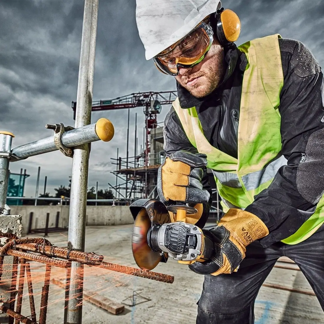 Набор аккумуляторных инструментов Dewalt DCK384P2T