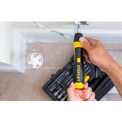 Набор бит и торцевых головок c трещеткой Stanley Pistol Grip Ratchet 38pcs Thumb