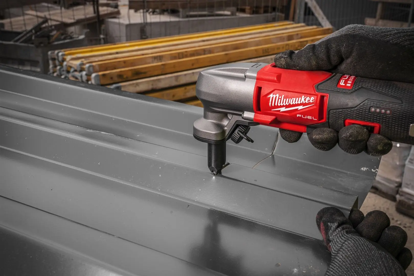 Foarfece cu acumulator pentru metal Milwaukee M12FNB16-0 M12