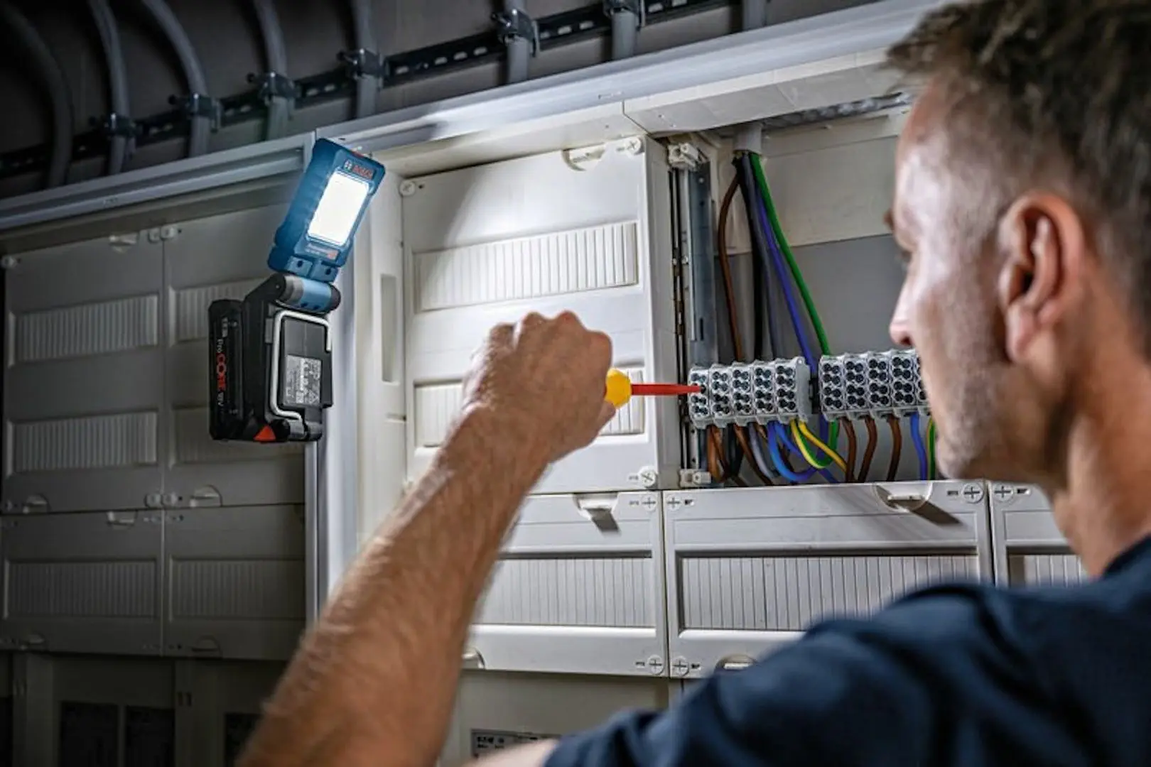 Lanterna cu acumulator Bosch Professional GLI 18V-800