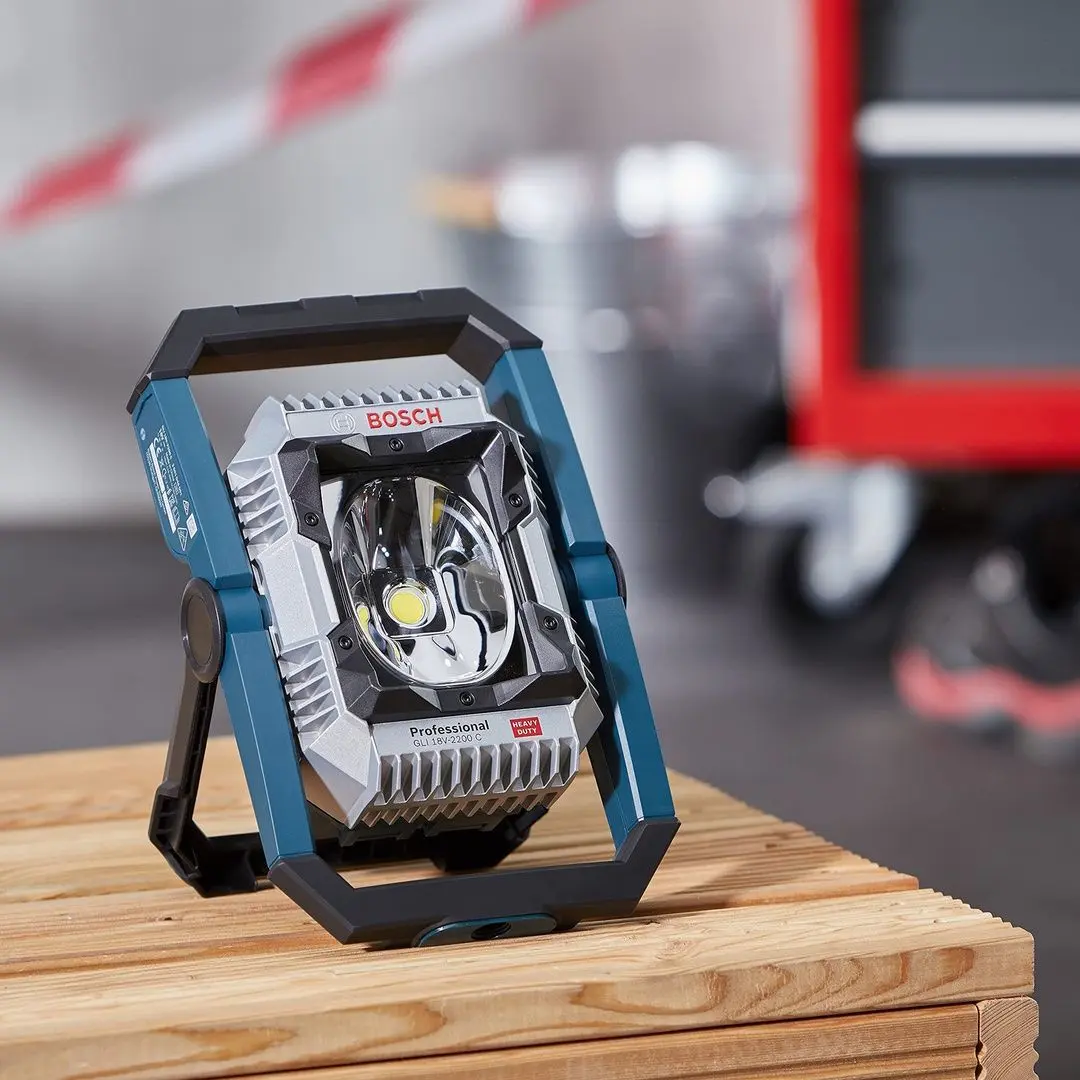 Аккумуляторный прожектор Bosch GLI 18V-2200 C PRO-MIX