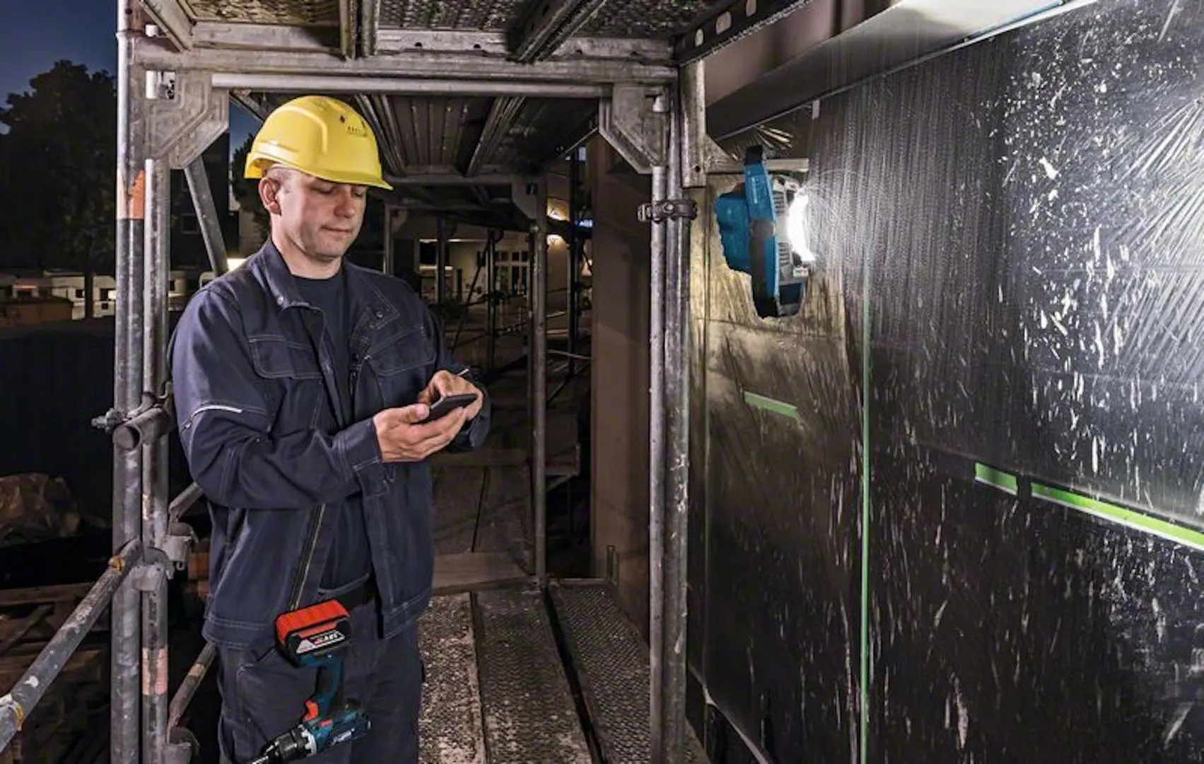 Аккумуляторный прожектор Bosch GLI 18V-2200 C PRO-MIX