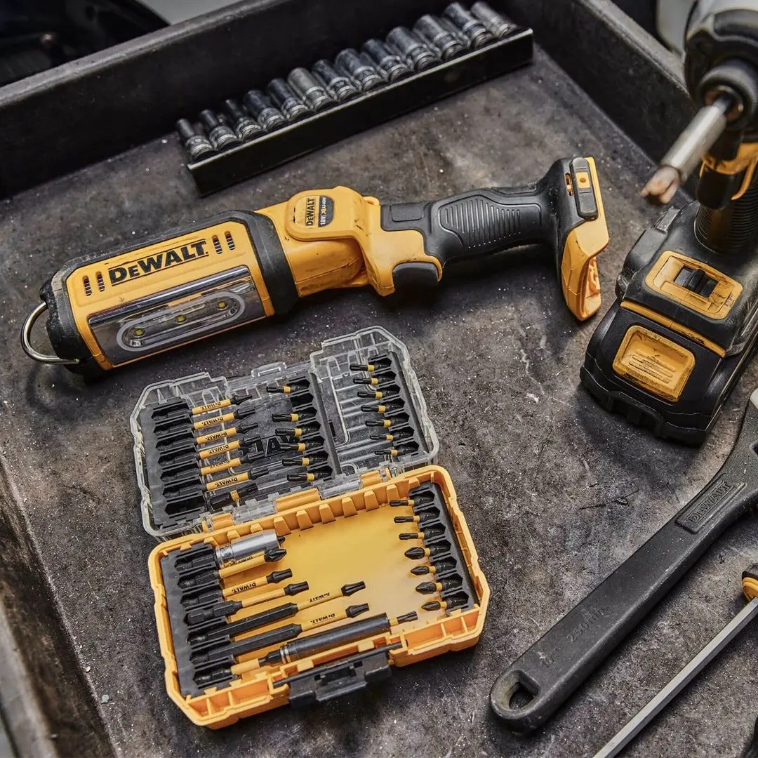 Lanterna LED cu acumulator DeWALT DCL050 Solo