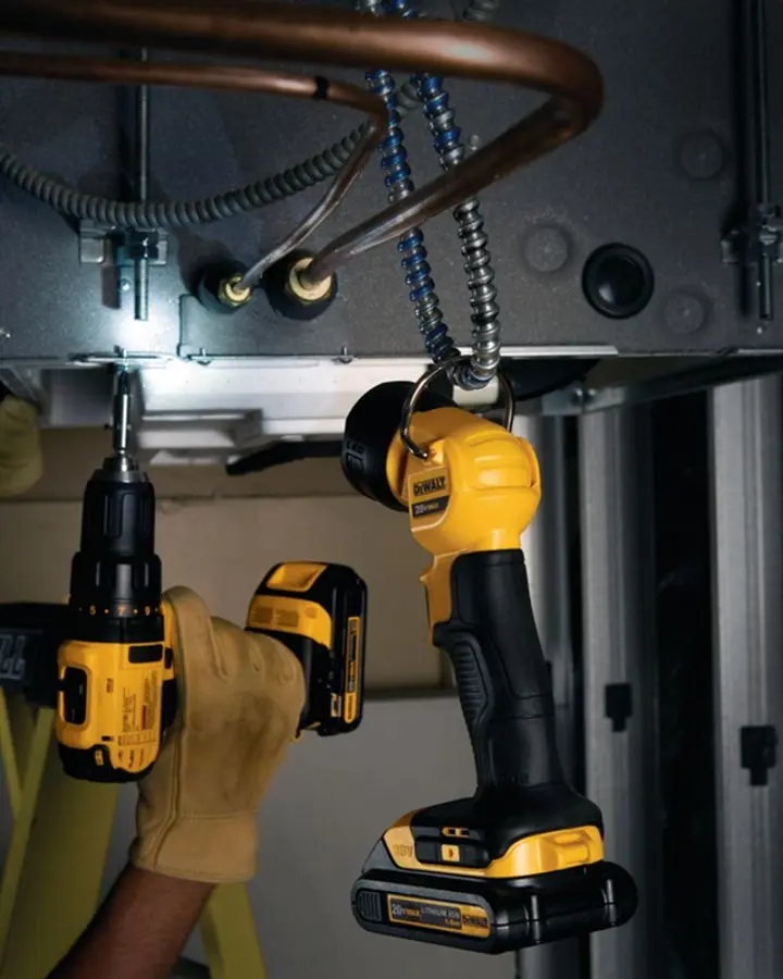 Светодиодный фонарь Dewalt DCL040 (Yellow/Black) - 5