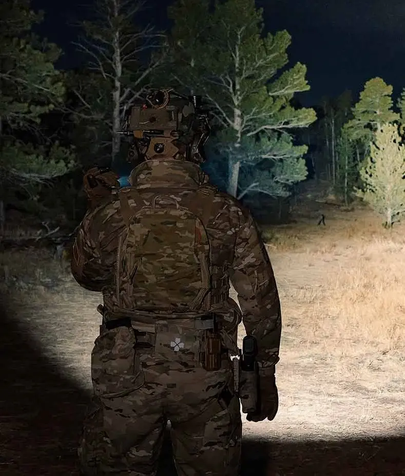 Фонарик Fenix TK20R (Black) - 4