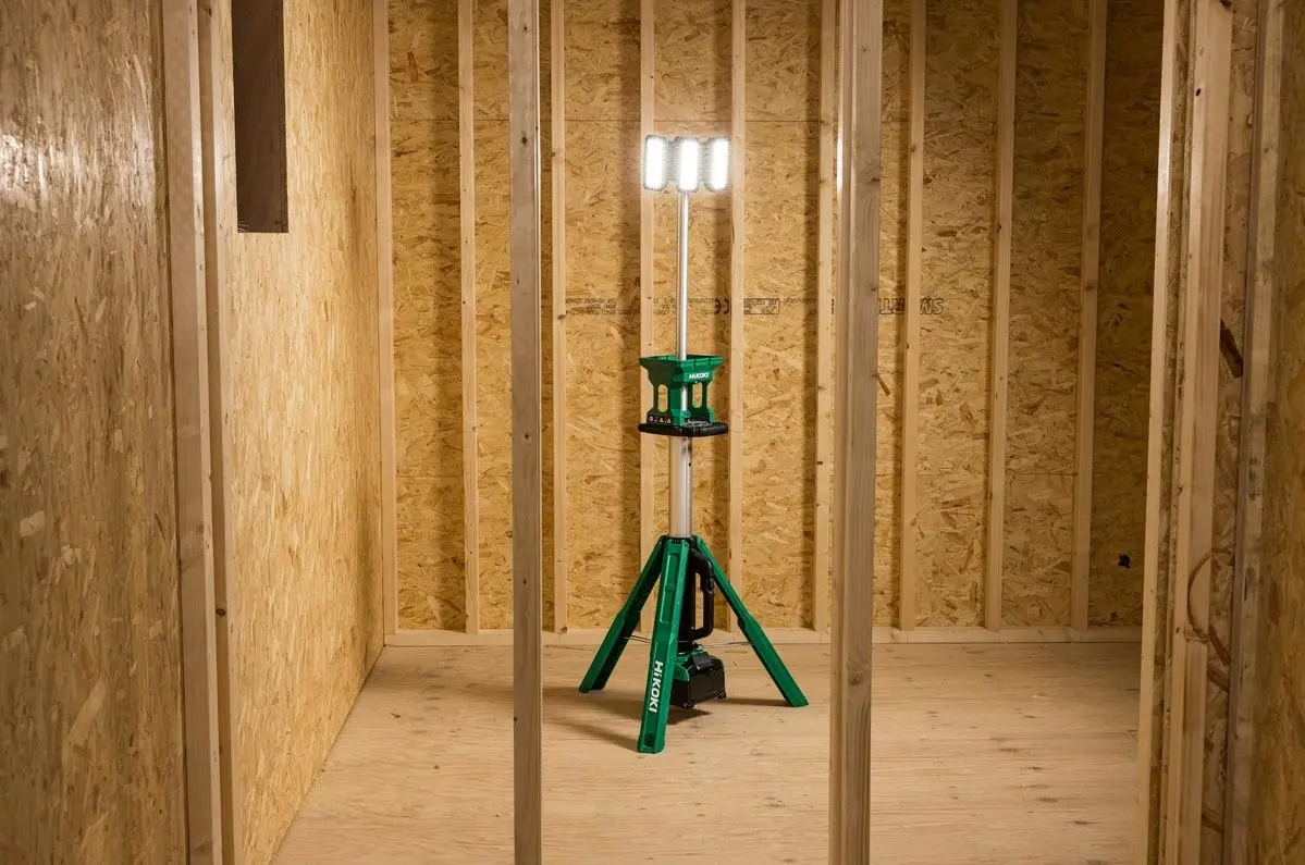 Светодиодный прожектор с подставкой Hikoki UB18DGW4Z