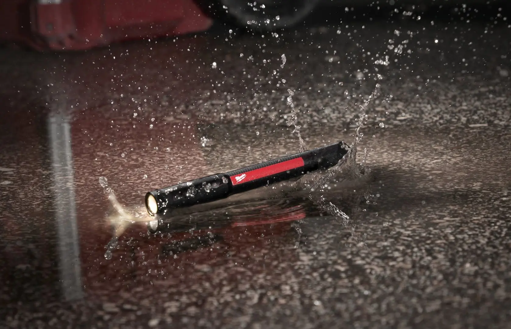 Аккумуляторный фонарь Milwaukee IR PL250