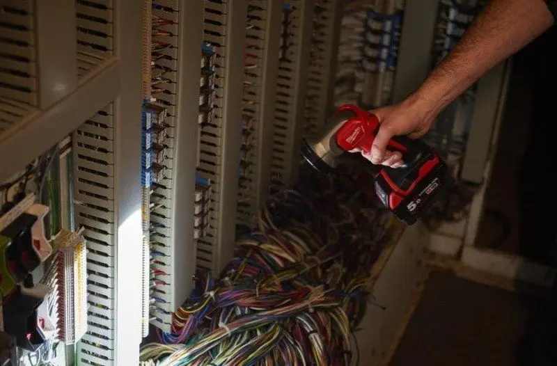 Lanterna cu acumulator Milwaukee M18TLED-0 (Black/Red)