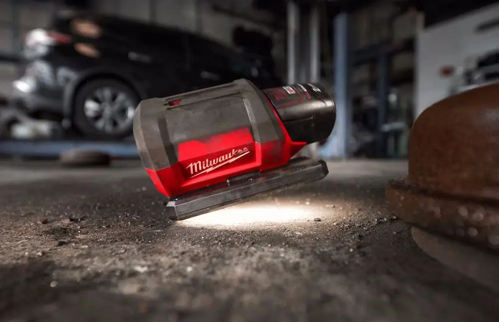 Аккумуляторный прожектор Milwaukee M12 PAL-0 (Black/Red)