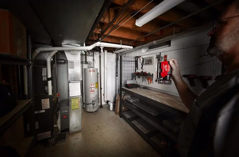 Аккумуляторный прожектор Milwaukee M12 PAL-0 (Black/Red)